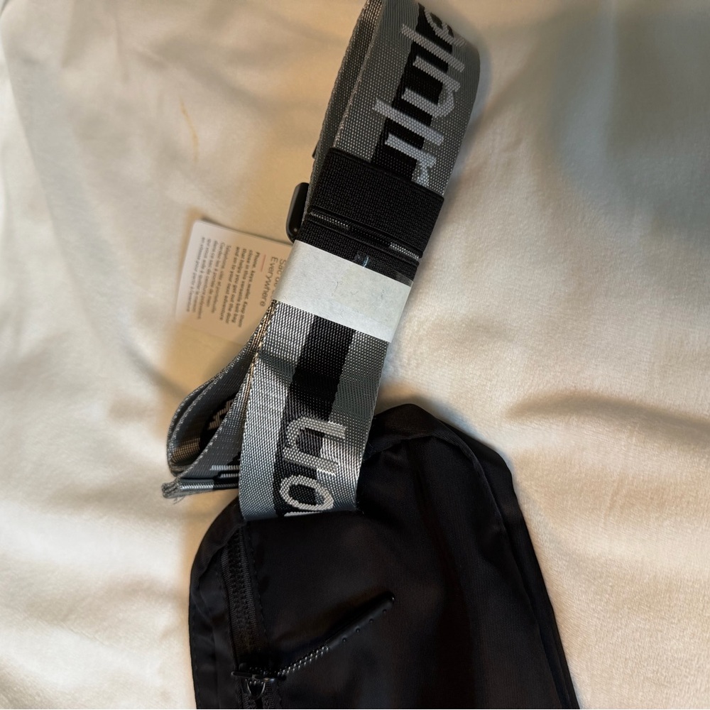 Lululemon Black Belt Bag with Gray Strap - Picture 5 of 5